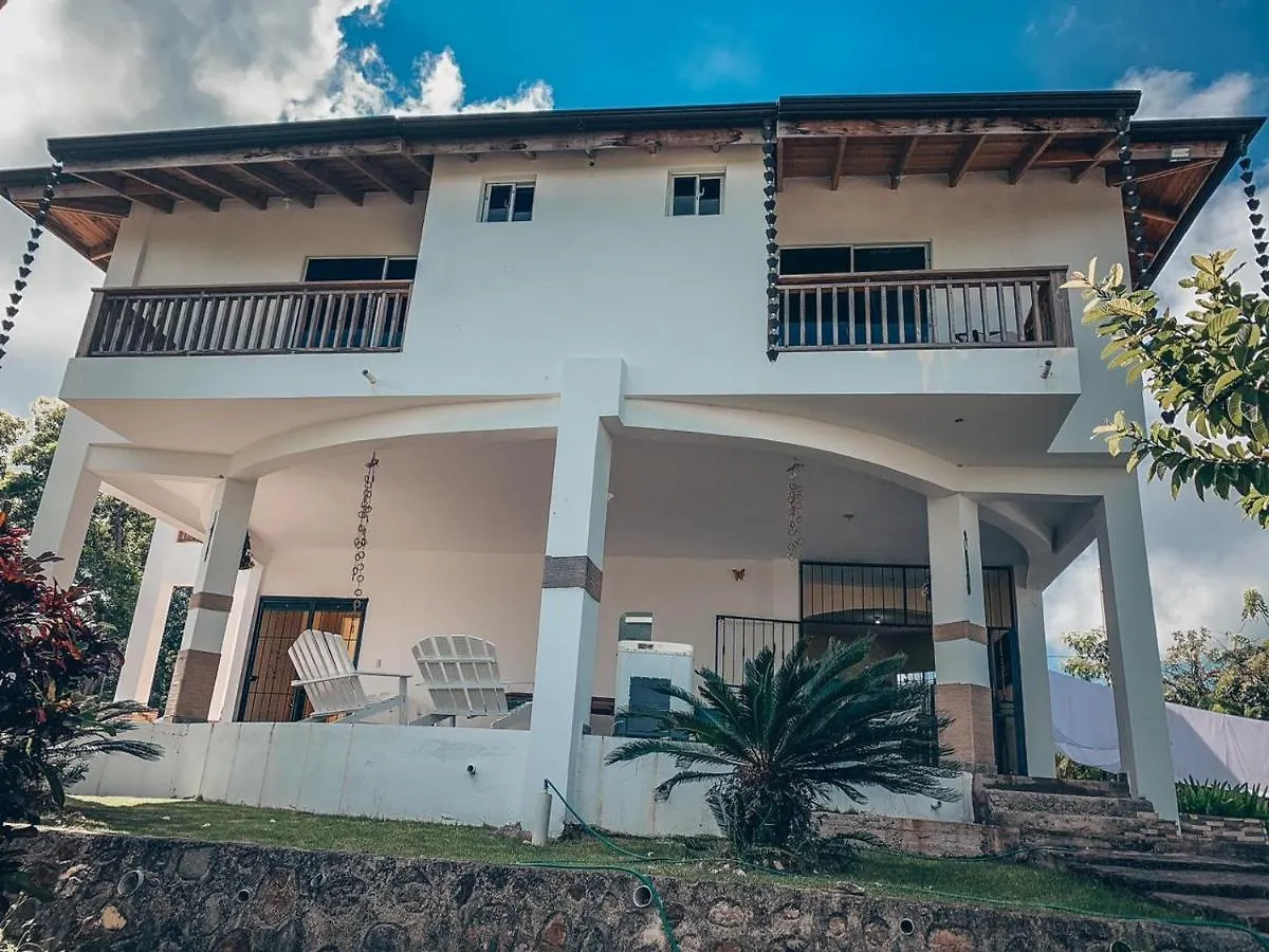 Villa En Jarabacoa Con Piscina República Dominicana